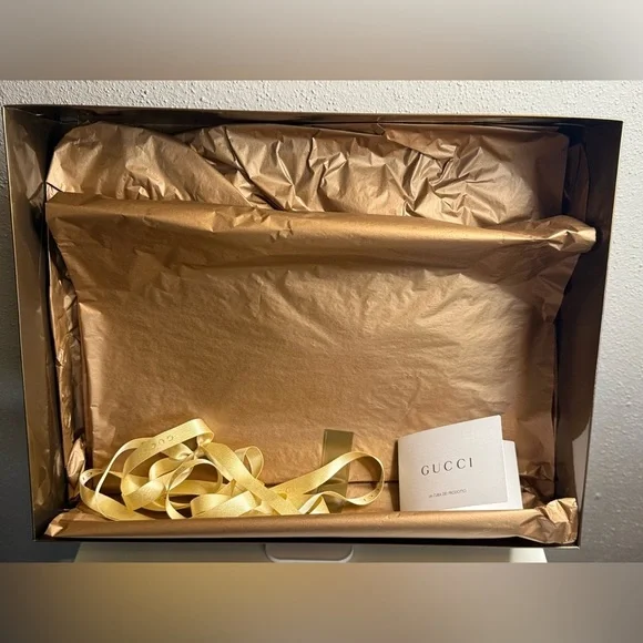 Gucci Box with Ribbon, Tissue and Card - Picture 4 of 5